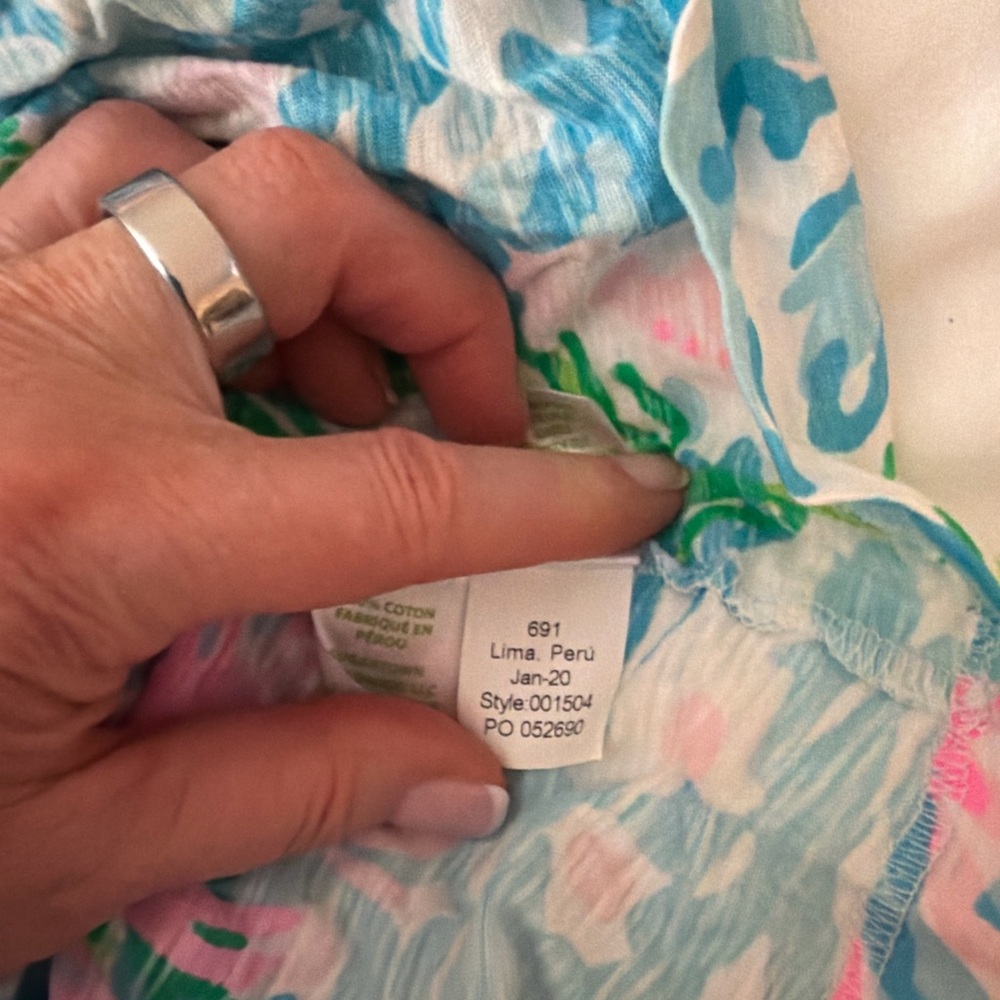 Lilly Pulitzer Coral Reef V-Neck Tee in Blue, Pink & Green XL - Picture 3 of 3